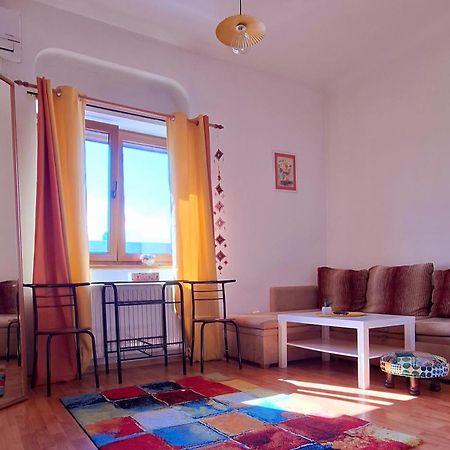 Super Central - Lovely One-Bedroom Apartment On Victoriei Avenue Bükreş Dış mekan fotoğraf