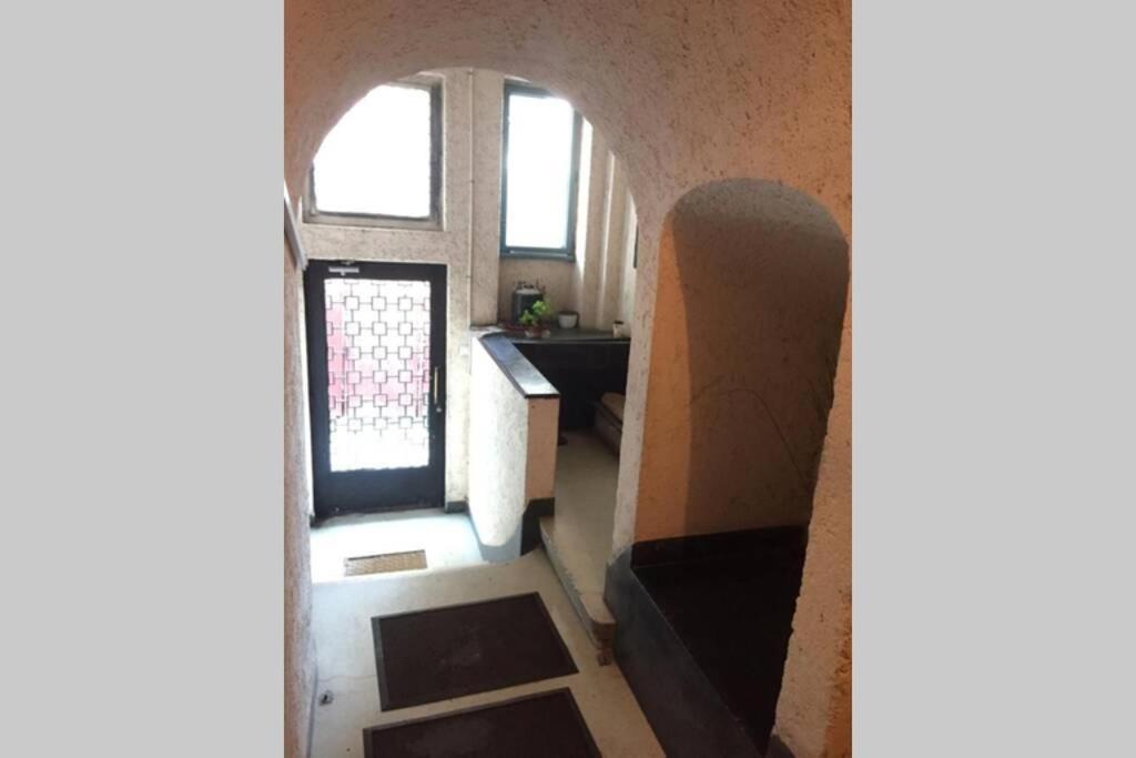 Super Central - Lovely One-Bedroom Apartment On Victoriei Avenue Bükreş Dış mekan fotoğraf